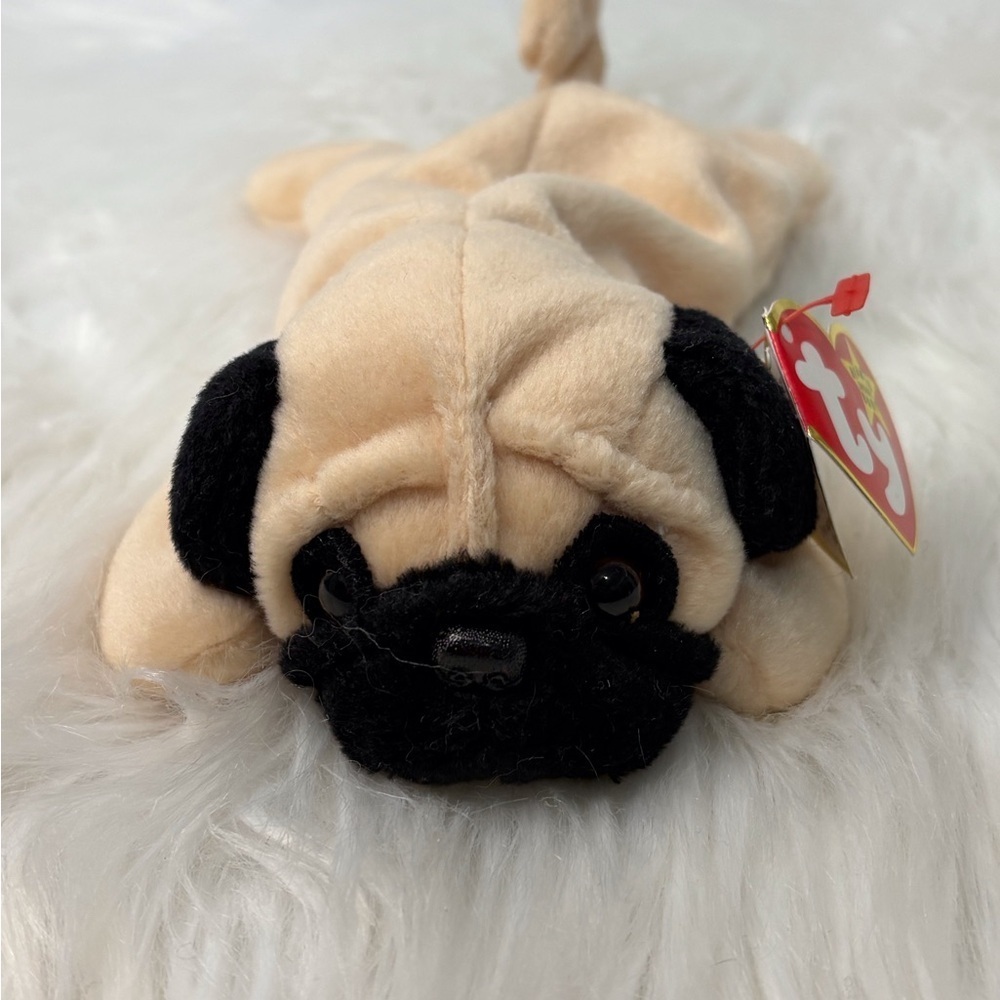 Ty p(74)Beanie Baby Pug with Tan and Black Fur “Pugsly”1996